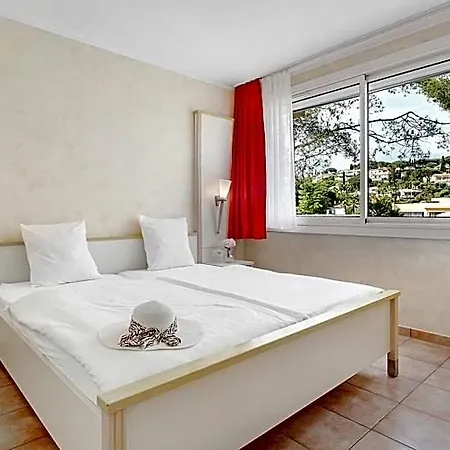 Les Tourelles Hotel 3*