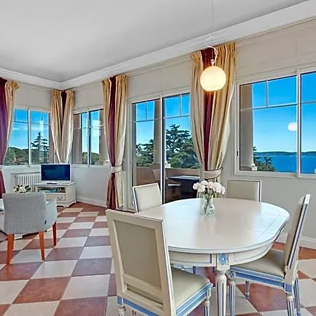 Les Tourelles Hotel 3*